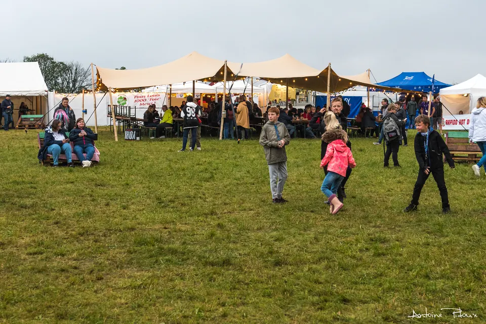 Le village du festival et ses chapiteaux en 2023